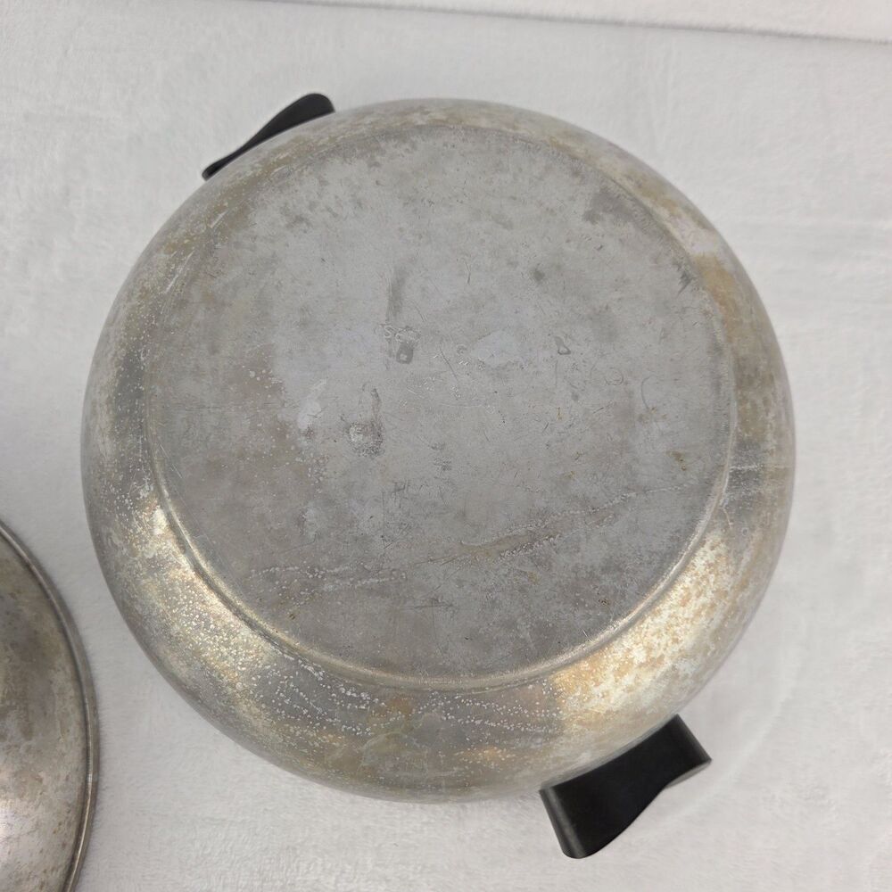 Vintage West Bend Bun Warmer Serving Oven MCM Aluminum Bread Warmer - Picture 12 of 14